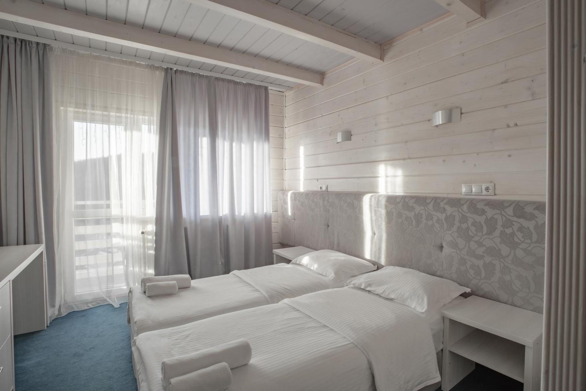 Wellland Hotel Yaremtche Extérieur photo